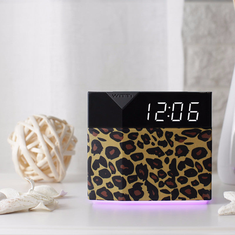 BEDDI STYLE - Alarm Clock and speaker with Changeable Faceplate - leopard